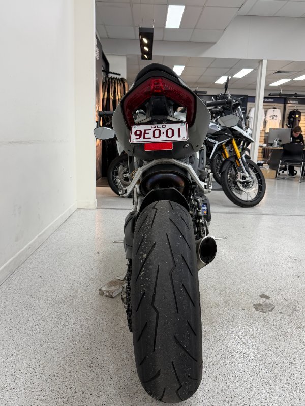 2023 DUCATI STREETFIGHTER V2 Green