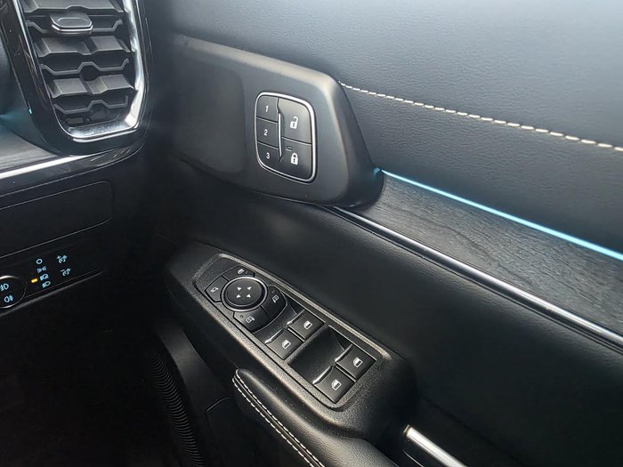 2025 Ford Everest Platinum