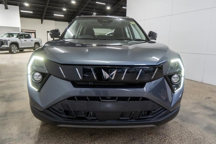 2025 Mahindra XUV3XO AX7L