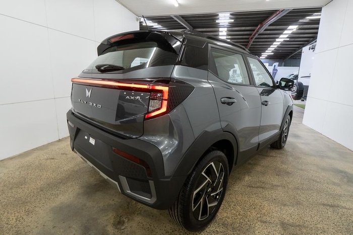 2025 Mahindra XUV3XO AX7L