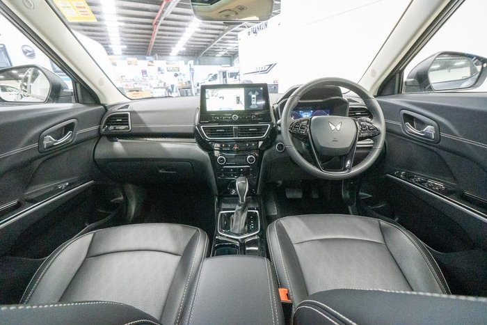 2025 Mahindra XUV3XO AX7L