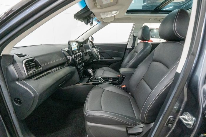 2025 Mahindra XUV3XO AX7L