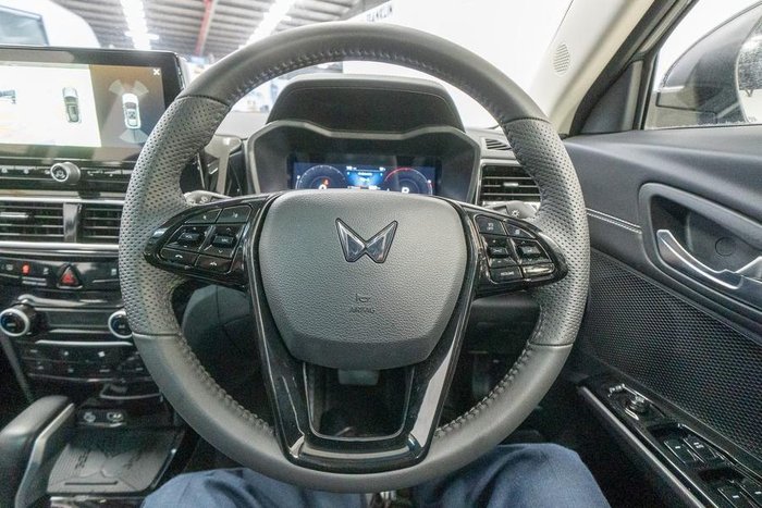 2025 Mahindra XUV3XO AX7L