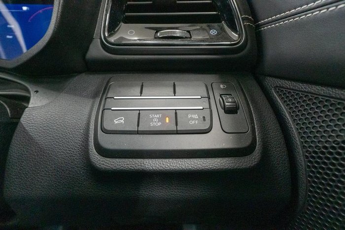 2025 Mahindra XUV3XO AX7L