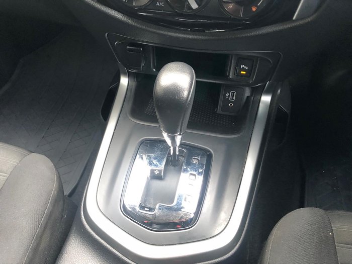 2022 Nissan Navara ST