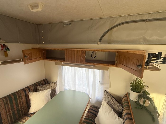 1997 Royal Flair Comet 16' ( 5.0M )