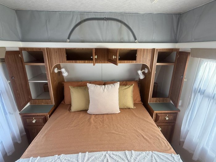 1997 Royal Flair Comet 16' ( 5.0M )