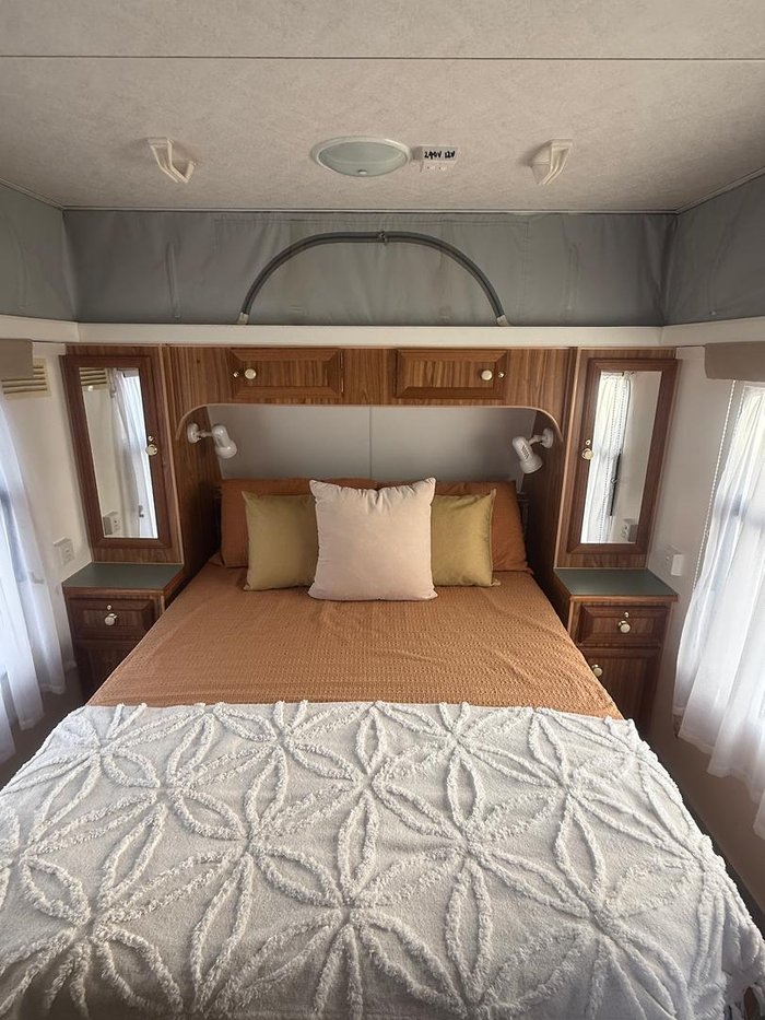 1997 Royal Flair Comet 16' ( 5.0M )