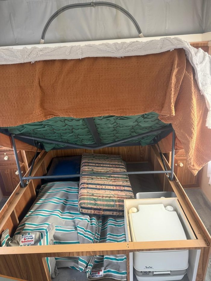 1997 Royal Flair Comet 16' ( 5.0M )