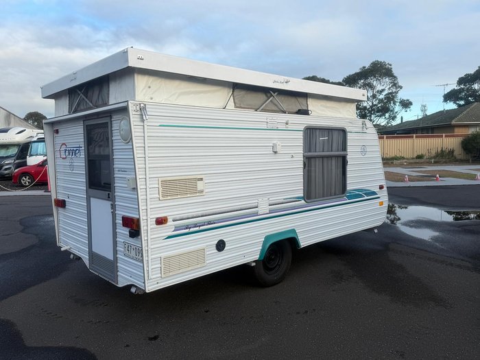 1997 Royal Flair Comet 16' ( 5.0M )