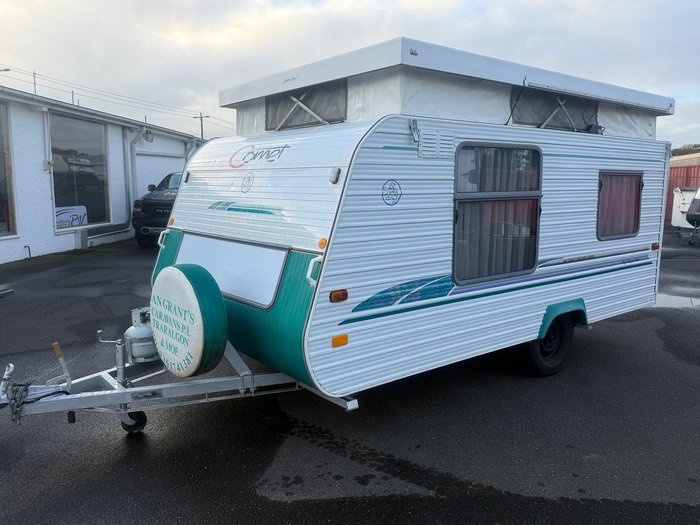1997 Royal Flair Comet 16' ( 5.0M )