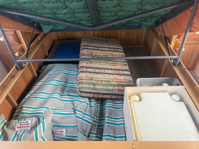1997 Royal Flair Comet 16' ( 5.0M )