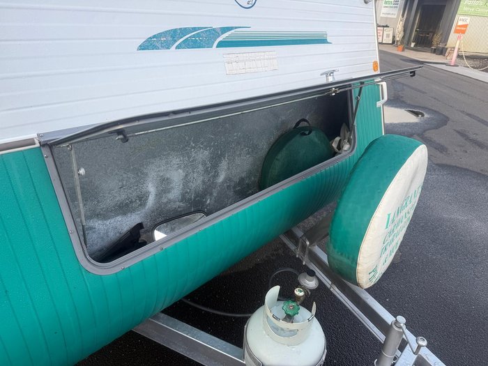 1997 Royal Flair Comet 16' ( 5.0M )