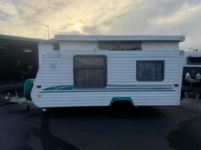 1997 Royal Flair Comet 16' ( 5.0M )