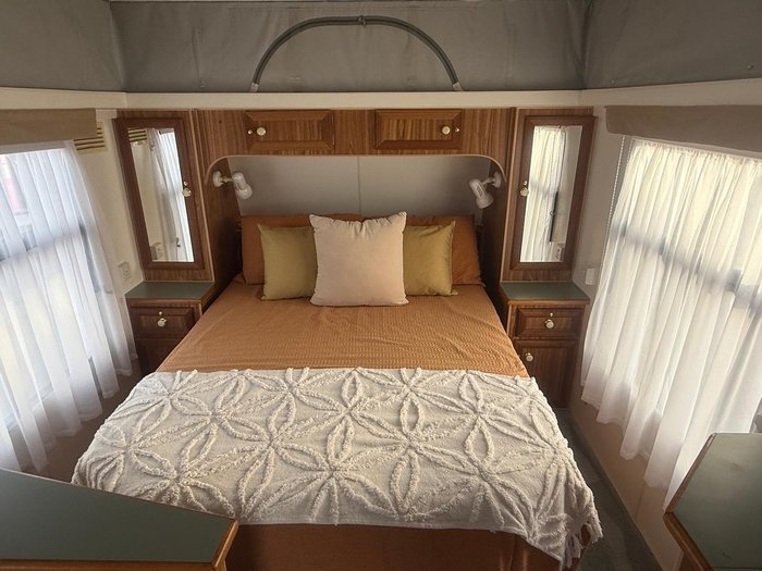 1997 Royal Flair Comet 16' ( 5.0M )