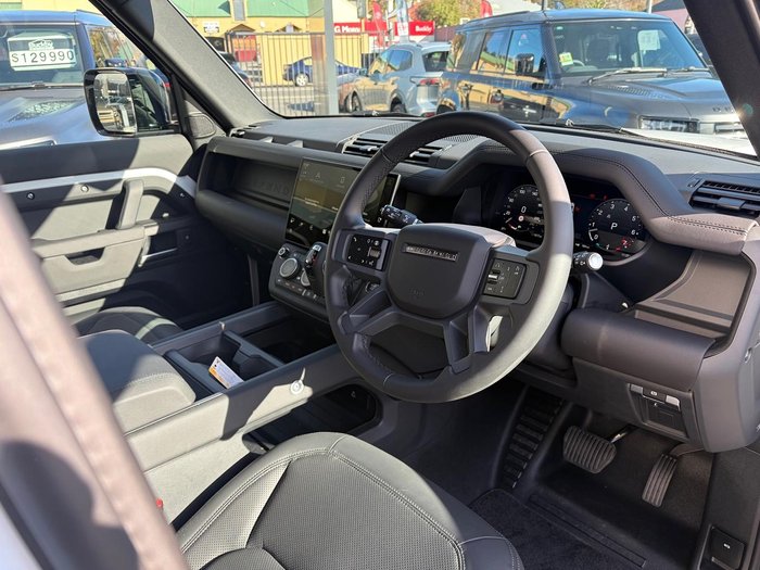 2026 Land Rover Defender 110 P425 X-Dynamic SE