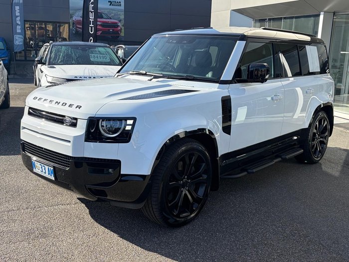 2026 Land Rover Defender 110 P425 X-Dynamic SE