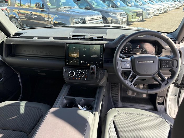 2026 Land Rover Defender 110 P425 X-Dynamic SE