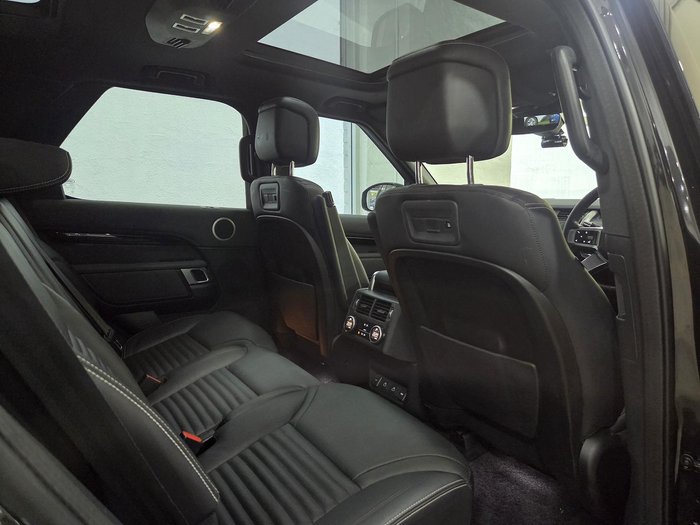 2021 Land Rover Discovery D300 SE