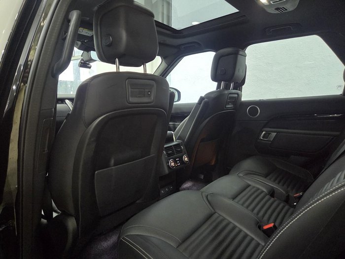 2021 Land Rover Discovery D300 SE