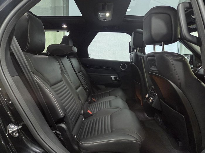 2021 Land Rover Discovery D300 SE