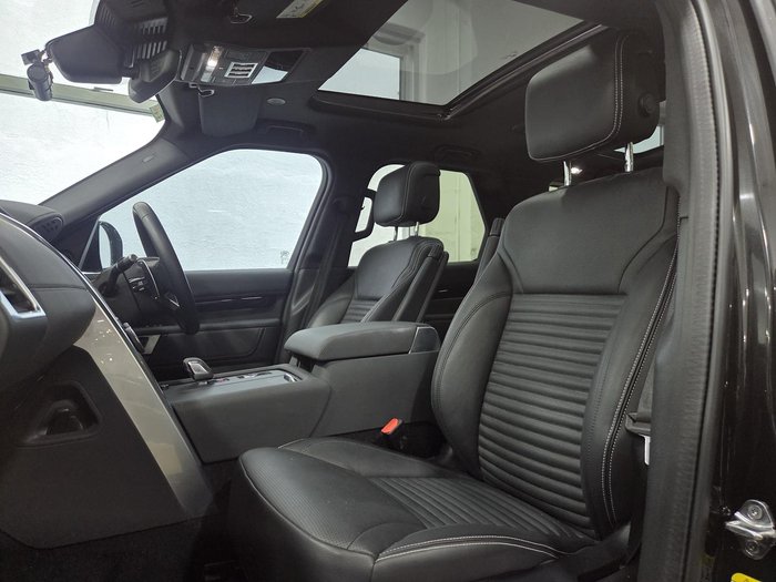 2021 Land Rover Discovery D300 SE