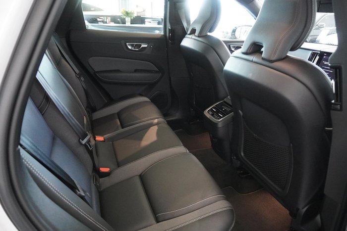 2021 Volvo XC60 B6 R-Design