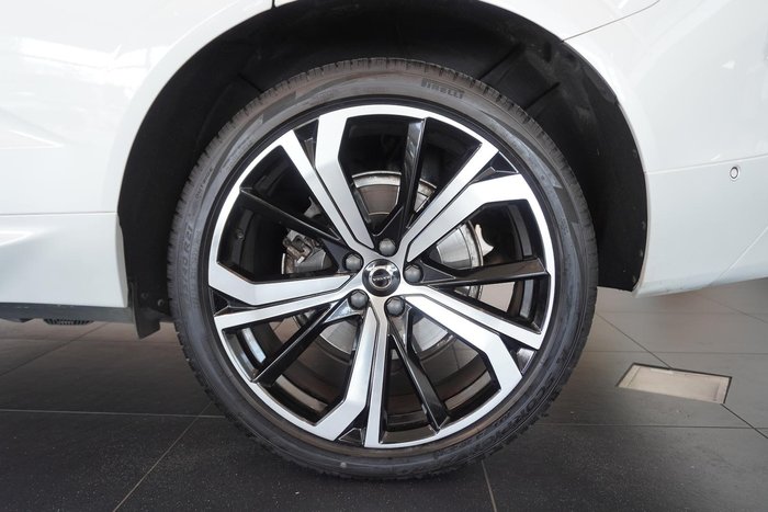 2021 Volvo XC60 B6 R-Design
