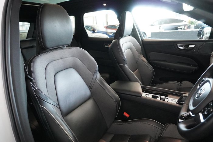 2021 Volvo XC60 B6 R-Design