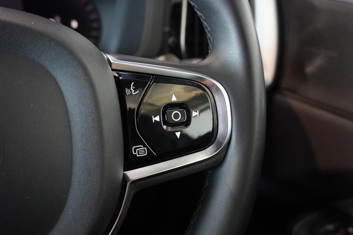 2021 Volvo XC60 B6 R-Design