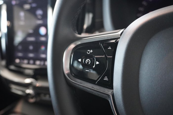 2021 Volvo XC60 B6 R-Design