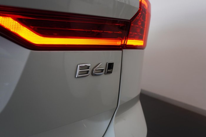 2021 Volvo XC60 B6 R-Design