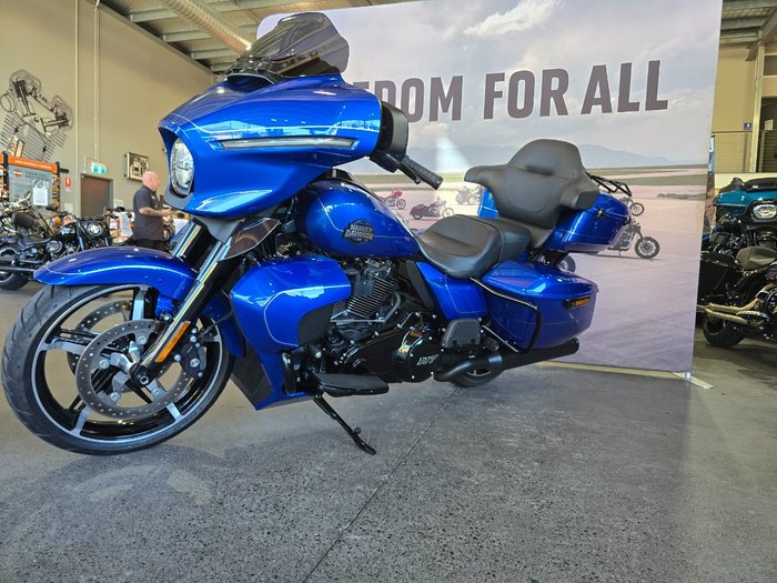 2025 HARLEY-DAVIDSON FLHXU STREET GLIDE ULTRA (117)