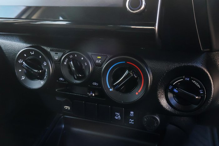 2024 Toyota Hilux SR