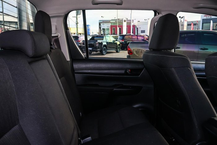 2024 Toyota Hilux SR