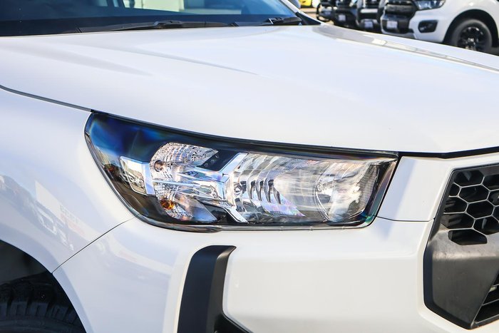 2024 Toyota Hilux SR