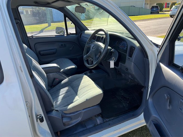 2000 Toyota Hilux RZN149R French Vanilla