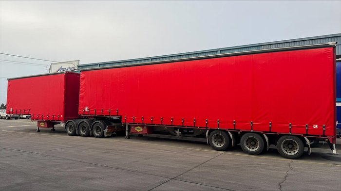 2015 Krueger 34P Drop Deck Red