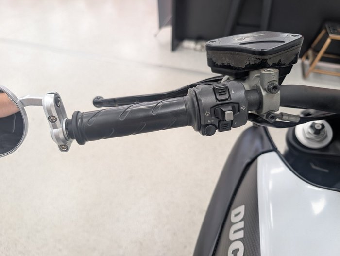 2015 DUCATI DIAVEL CARBON Black
