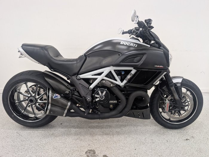 DUCATI DIAVEL CARBON
