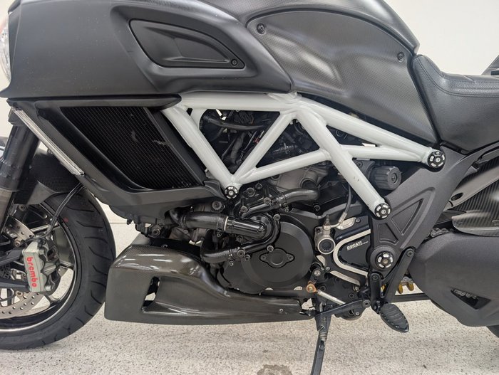 2015 DUCATI DIAVEL CARBON Black