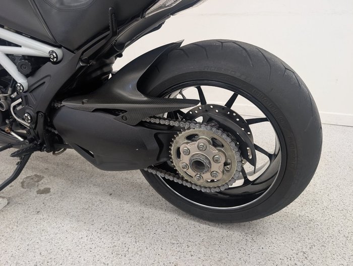 2015 DUCATI DIAVEL CARBON Black