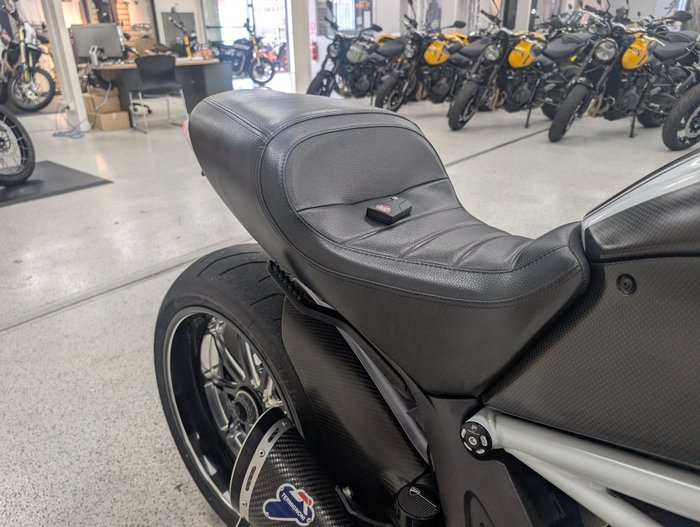 2015 DUCATI DIAVEL CARBON Black