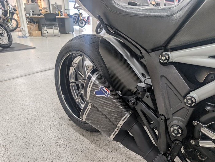 2015 DUCATI DIAVEL CARBON Black