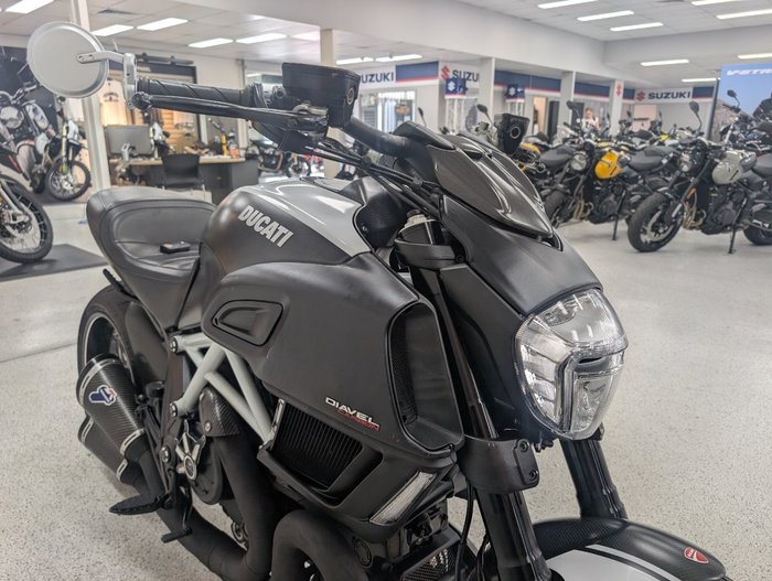 2015 DUCATI DIAVEL CARBON Black
