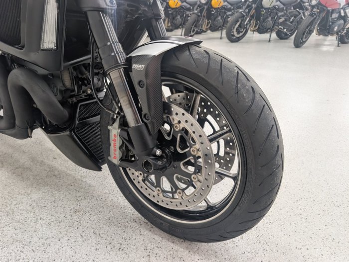 2015 DUCATI DIAVEL CARBON Black