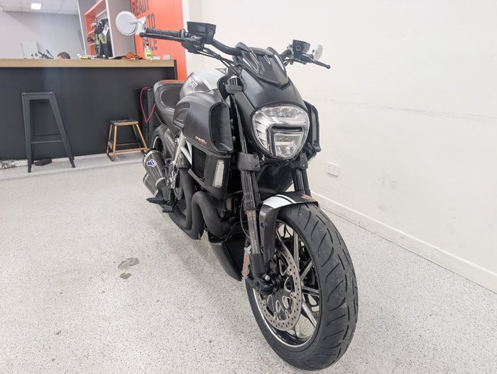 2015 DUCATI DIAVEL CARBON