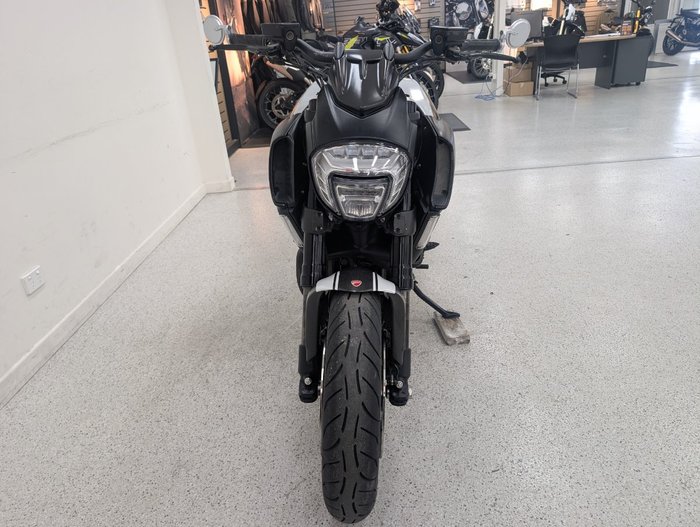 2015 DUCATI DIAVEL CARBON