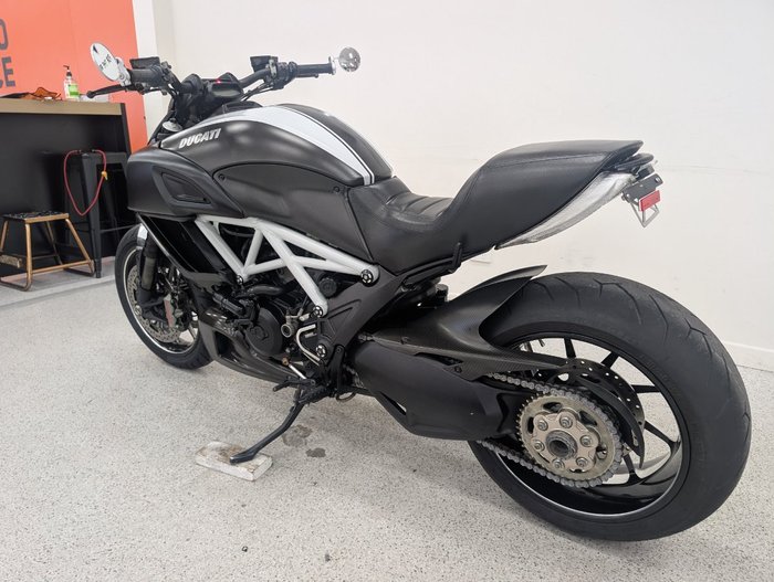 2015 DUCATI DIAVEL CARBON Black
