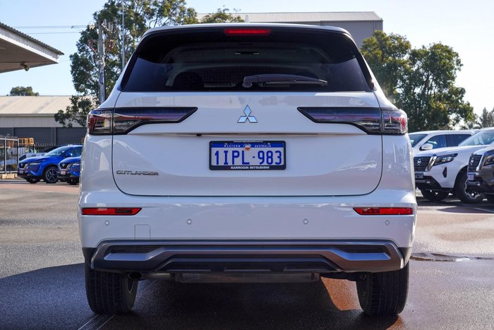 2025 Mitsubishi Outlander LS